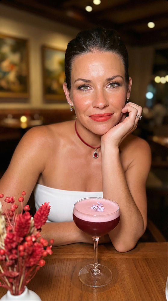 С коктейлем